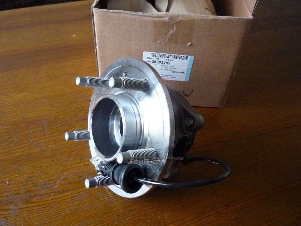 OEM WHEEL HUB ASSY 25903295