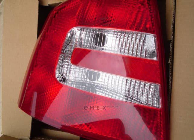 OEM TAIL LIGHT 1Z5945111B