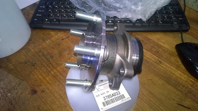 OEM WHEEL HUB ASSY 3785A033