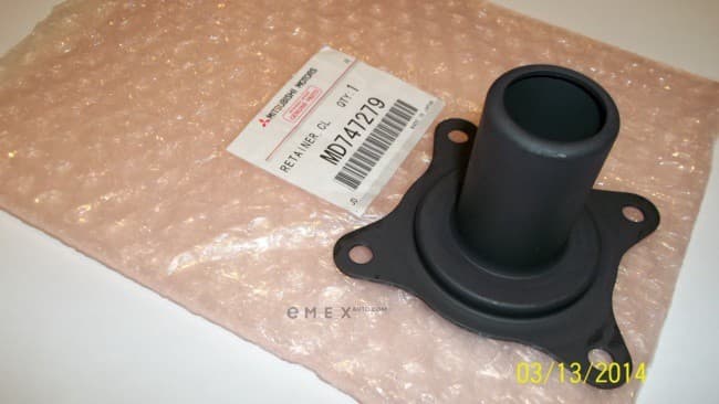 OEM RETAINER,M/T CASE FR BEARI MD747279