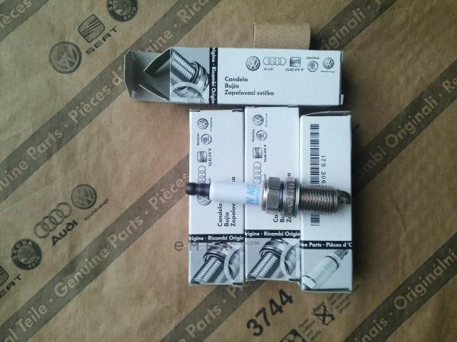 OEM SPARK PLUG 06H905621A