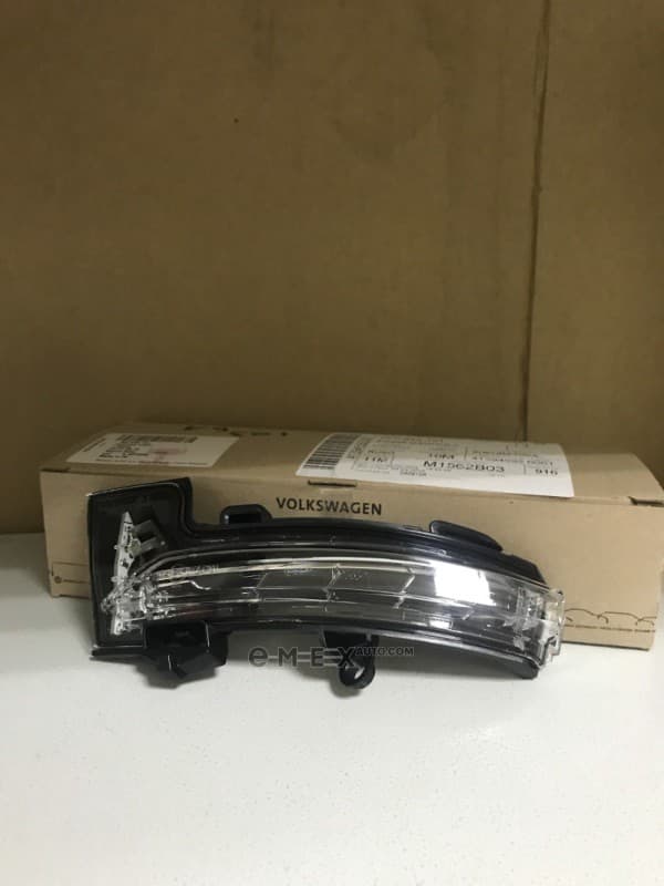 OEM TURN SIGNAL 5E0949101