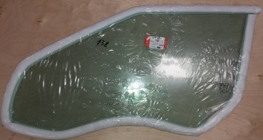 OEM GLASS - DRIVER DOOR LR044526