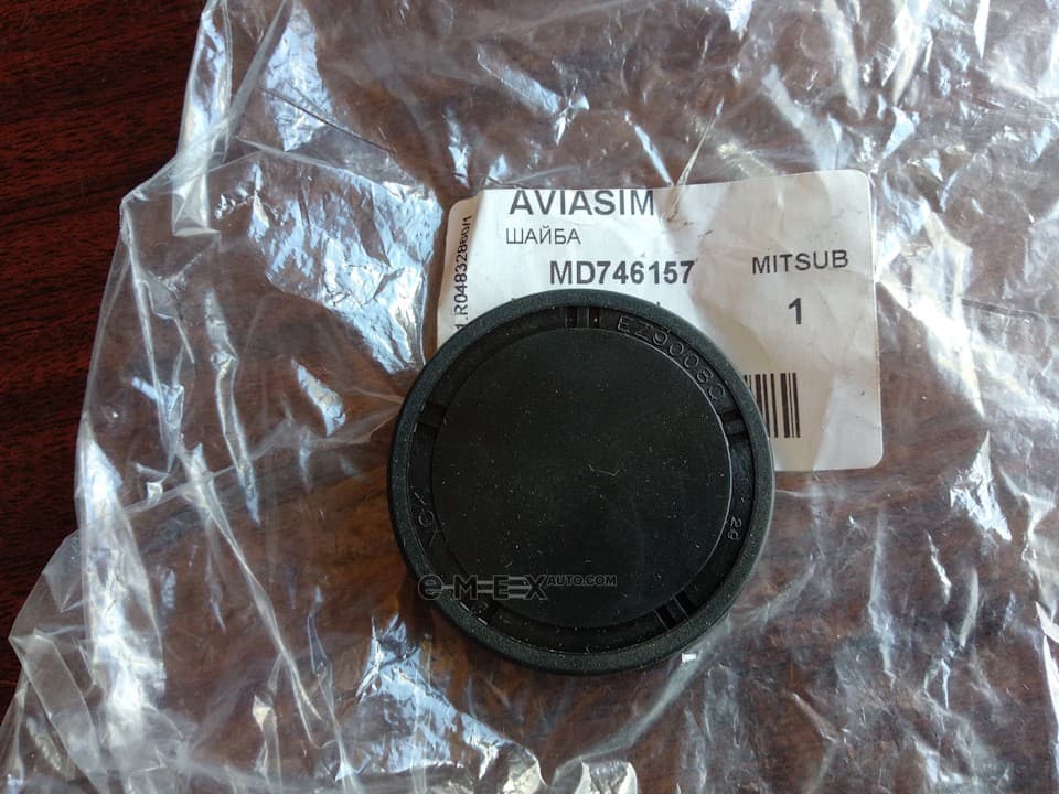 OEM CAP,M/T CASE MD746157