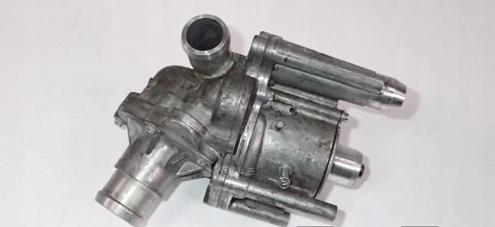 OEM WATER PUMP 057121011R